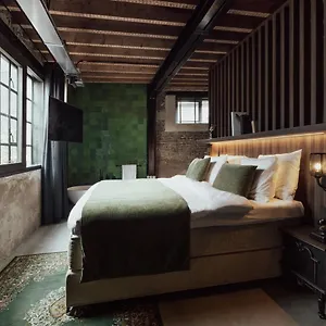  Hotel Cousins Boutique